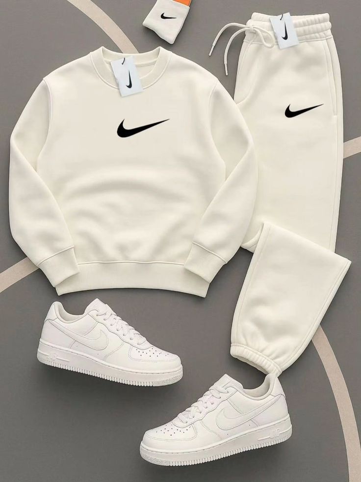 Nike Essential Fleece Sets